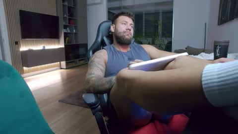 Erik online show from November 9, 7:16 pm