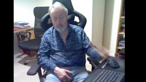 erasmus_d online show from November 22, 6:50 pm