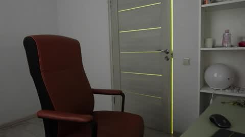    online show from November 24, 6:45 am