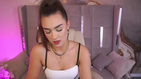 Erica online show from August 4, 2:13 pm