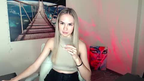 Snapshot of erikagavin chatting on October 17, 12:09 pm Erika online show from October 17, 12:09 pm
