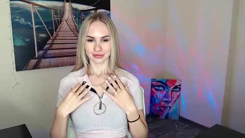 Snapshot of erikagavin chatting on October 13, 11:34 am Erika online show from October 13, 11:34 am