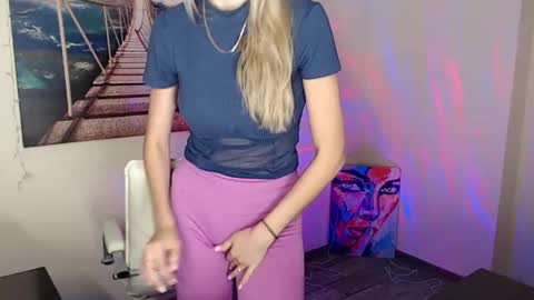 Snapshot of erikagavin chatting on October 10, 12:11 pm Erika online show from October 10, 12:11 pm
