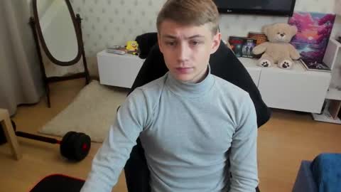 Max online show from December 17, 4:08 am