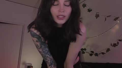 erohaze online show from June 11, 5:33 pm
