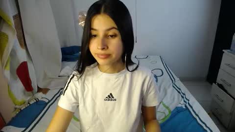 Snapshot of erosgirls_ chatting on October 20, 4:17 am erosgirls_ online show from October 20, 4:17 am