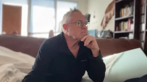 eros online show from January 3, 7:39 pm