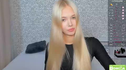 Snapshot of eshcka chatting on October 18, 5:11 am Megan and Brad online show from October 18, 5:11 am