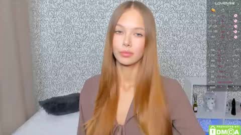 Snapshot of eshcka chatting on September 15, 5:09 am Megan and Brad online show from September 15, 5:09 am