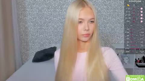 Snapshot of eshcka chatting on October 17, 5:00 am Megan and Brad online show from October 17, 5:00 am