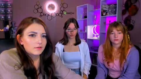 esma_shine online show from September 15, 8:32 pm