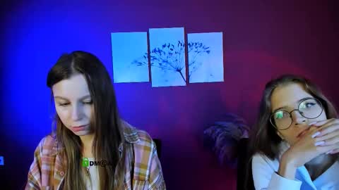 Snapshot of esme_moore_ chatting on October 20, 8:52 am esme_moore_ online show from October 20, 8:52 am