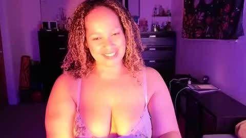 Esme Luv online show from October 27, 11:05 pm