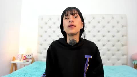 esmeralda  online show from January 12, 2:02 pm