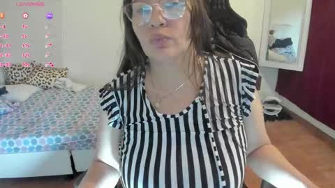 Snapshot of esmeralda_milf1 chatting on October 8, 12:51 am esme online show from October 8, 12:51 am