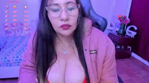 Snapshot of esmeralda_milf1 chatting on September 9, 8:09 pm esme online show from September 9, 8:09 pm