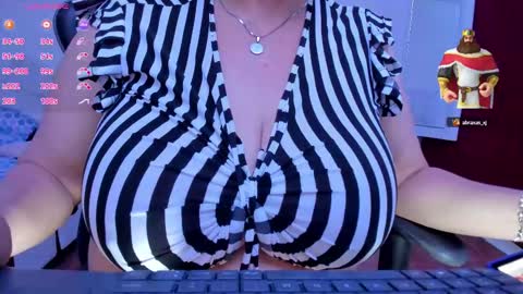 Snapshot of esmeralda_milf1 chatting on March 12, 1:03 am esme online show from March 12, 1:03 am
