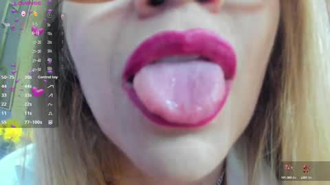Esmeralda .INDEPENDENT MODEL online Monday to Saturday 3 pm Chicago online show from March 3, 8:43 pm