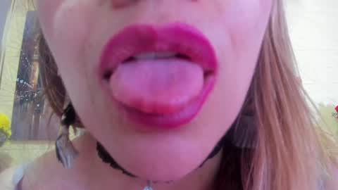 Esmeralda .INDEPENDENT MODEL online Monday to Saturday 3 pm Chicago online show from February 1, 6:21 am