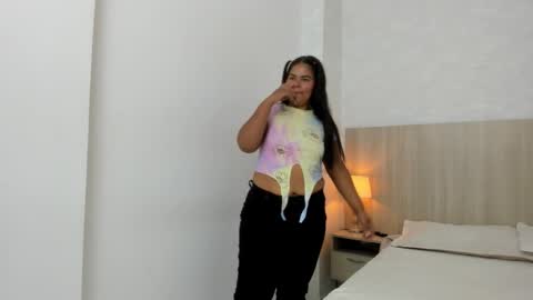 Esmeralda online show from December 19, 8:04 pm