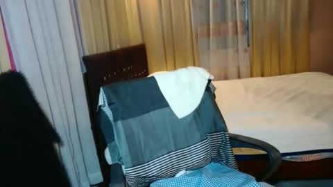 essabot online show from November 18, 9:07 pm