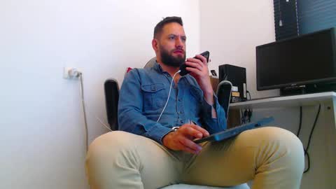 esteban online show from March 25, 6:36 pm