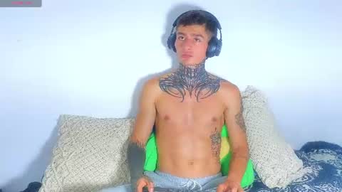 Esteban independent model online show from June 20, 11:00 pm