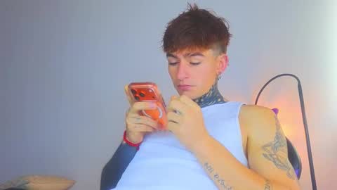 Esteban independent model online show from December 19, 1:28 pm