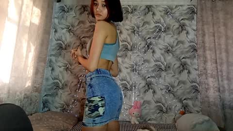 estellekirbo online show from April 3, 1:51 pm