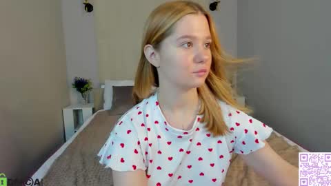 Snapshot of ester_rabin chatting on October 8, 7:47 am Ester online show from October 8, 7:47 am