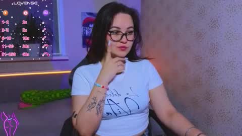 Snapshot of esterplayful chatting on October 19, 8:52 am EsterPlayful online show from October 19, 8:52 am