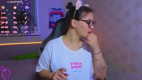Snapshot of esterplayful chatting on September 28, 3:21 pm EsterPlayful online show from September 28, 3:21 pm