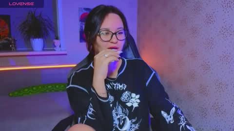 Snapshot of esterplayful chatting on September 11, 4:08 pm EsterPlayful online show from September 11, 4:08 pm
