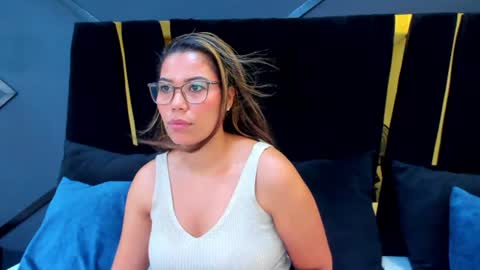 esther_xo online show from June 24, 4:08 am