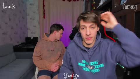 Snapshot of esthetics_boys chatting on January 4, 8:59 pm LOUIS online show from January 4, 8:59 pm