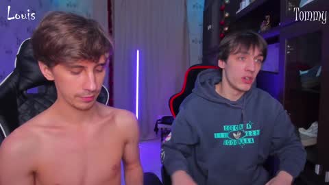 Snapshot of esthetics_boys chatting on January 17, 5:21 am LOUIS online show from January 17, 5:21 am