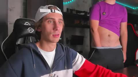 Snapshot of esthetics_boys chatting on October 11, 8:23 pm LOUIS online show from October 11, 8:23 pm