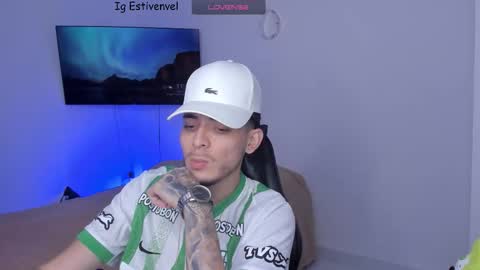 estivenvel online show from February 4, 4:33 pm