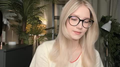 Natalie online show from November 22, 6:23 am