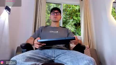 etham_wolf1 online show from June 8, 6:42 pm