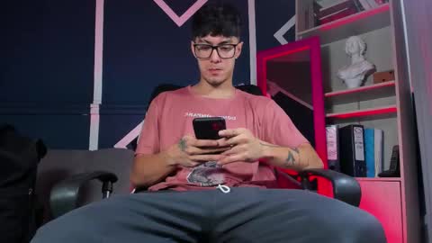 Etham online show from December 3, 1:01 pm