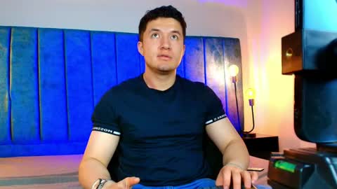 ethanconnor_ online show from April 14, 12:41 pm