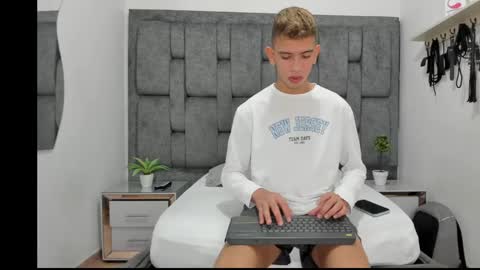 ethanhot_os online show from April 1, 8:50 pm