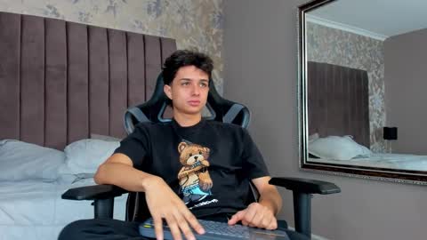 ethanlowell online show from November 21, 5:16 am