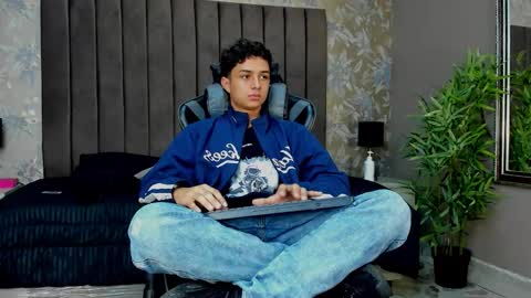 ethanlowell online show from October 12, 5:11 am