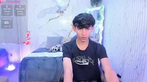 ethann_tay1 online show from August 1, 10:33 pm