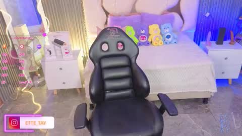 ette online show from March 31, 3:18 am