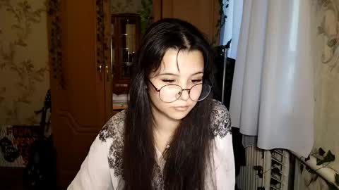 Lily 1st day online show from June 3, 2:33 pm