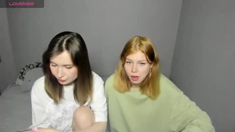 Snapshot of eumomino chatting on October 10, 2:34 pm Veronica Tiia Lilith left to right online show from October 10, 2:34 pm