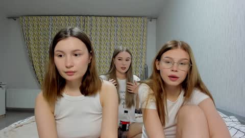 Snapshot of eumomino chatting on February 3, 7:00 pm Veronica Tiia Lilith left to right online show from February 3, 7:00 pm